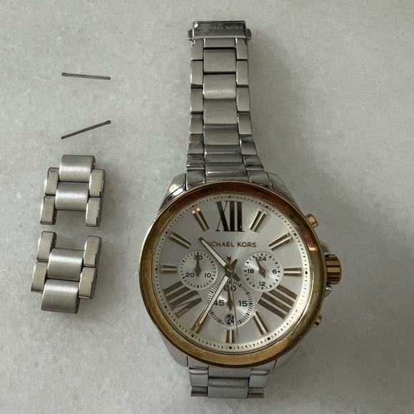 🎀Michael Kors oversized watch model MK5710 really good used condition🎀 - Picture 5 of 5